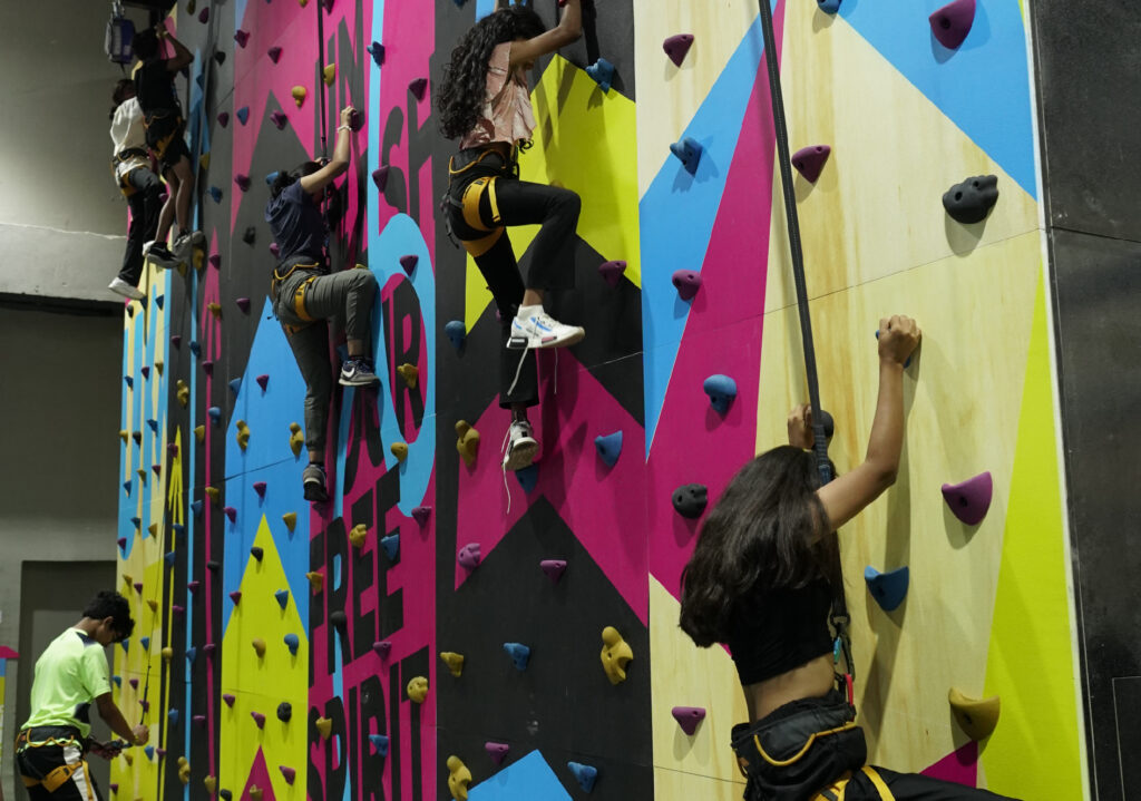 WALL CLIMB ARENA